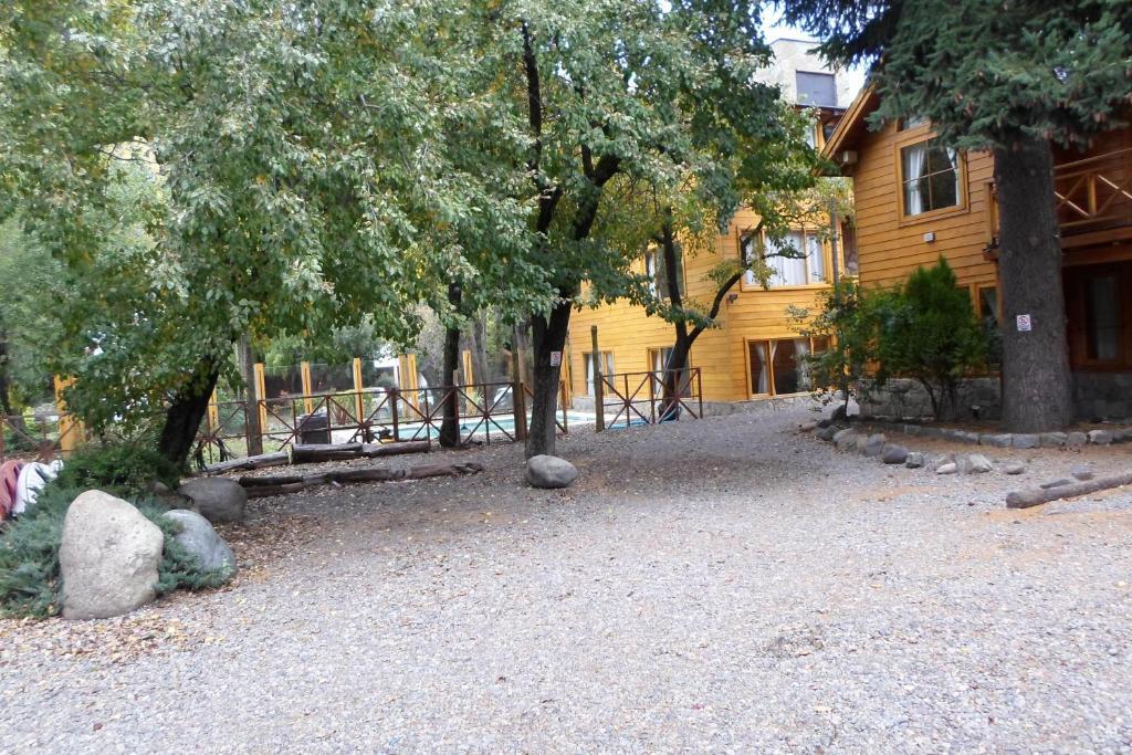 Apart Hotel Robles Del Sur Сан-Мартин-де-лос-Андес Экстерьер фото