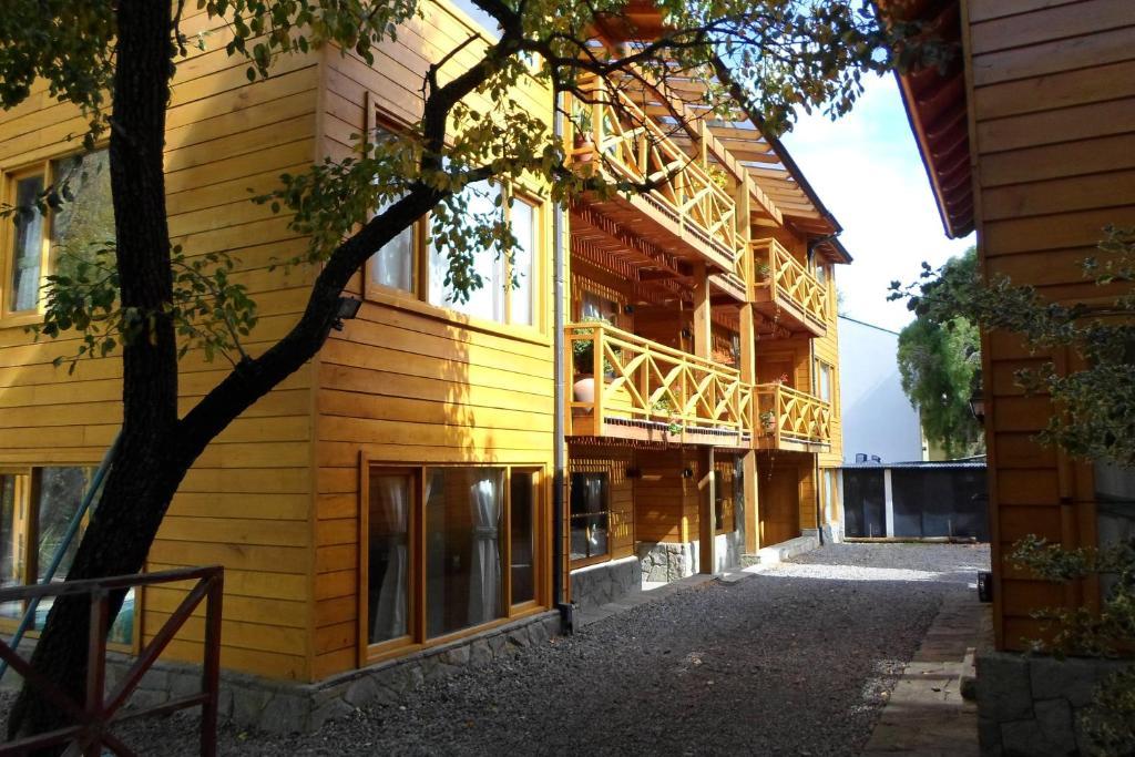 Apart Hotel Robles Del Sur Сан-Мартин-де-лос-Андес Экстерьер фото