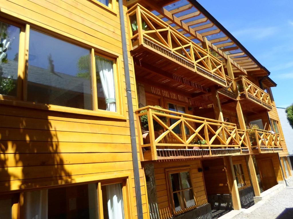Apart Hotel Robles Del Sur Сан-Мартин-де-лос-Андес Экстерьер фото